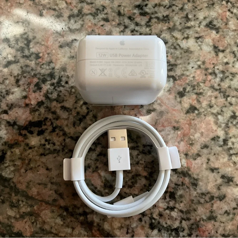 Apple iPad Mini Lightning to USB Cable & Lightning Power Adapter